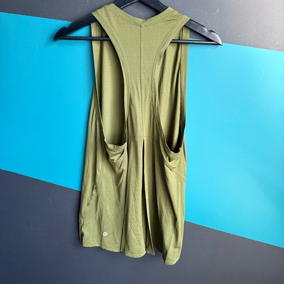 lululemon athletica Olive Muscle Tee - Picture 2 of 7